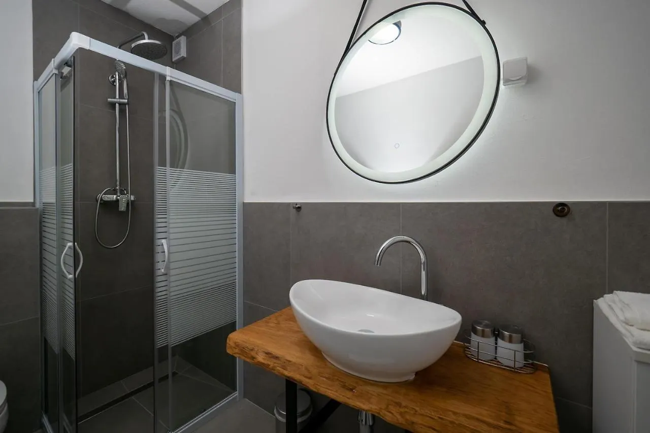 באניולה Apartments Domic 0*,  קרואטיה