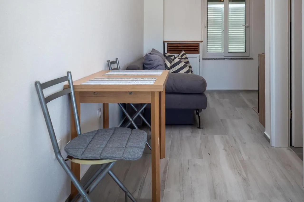 באניולה Apartments Domic