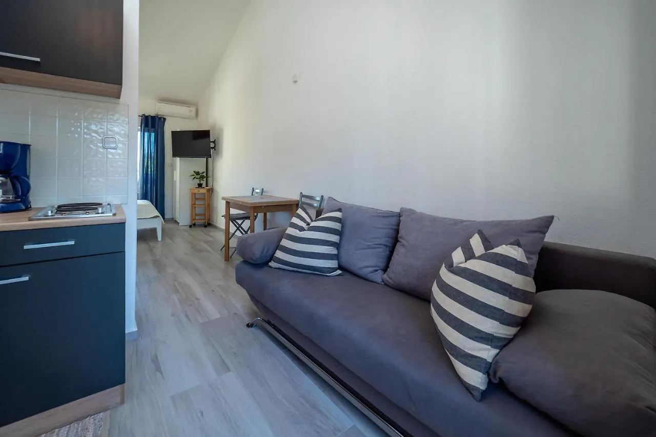 Apartments Domic Banjole 0*,