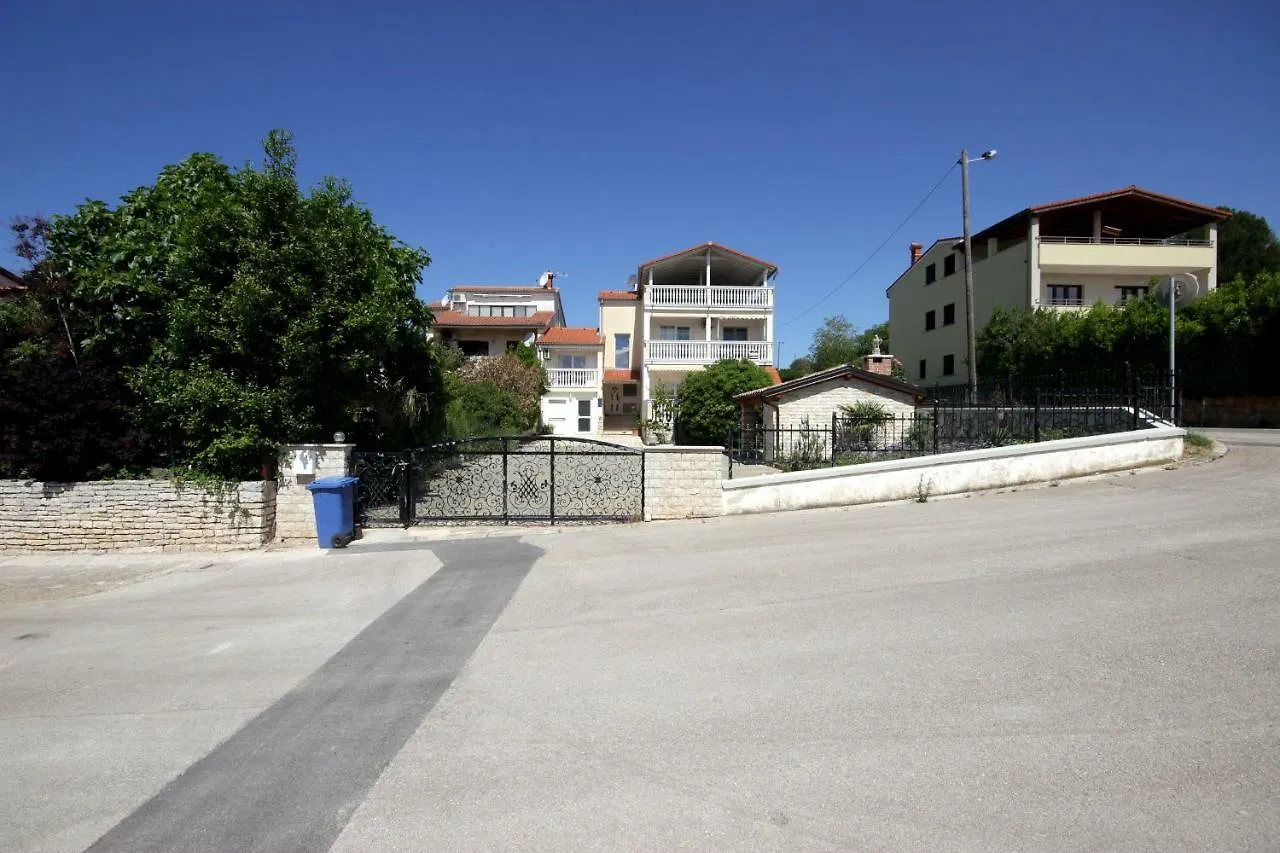באניולה Apartments Domic