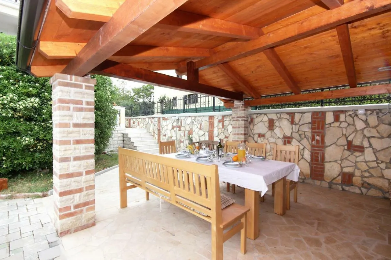 Apartments Domic Banjole 0*,
