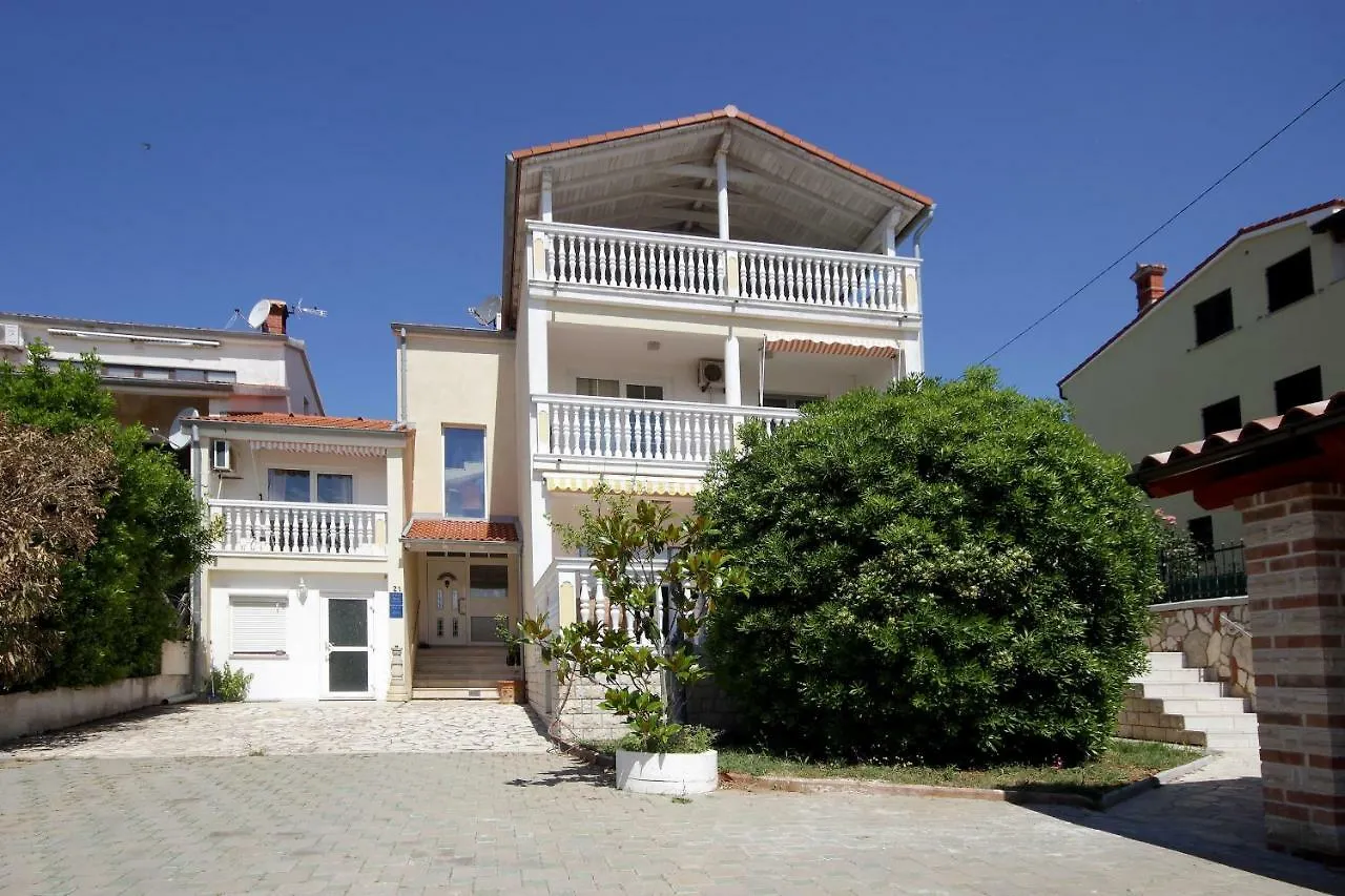 Apartments Domic Banjole